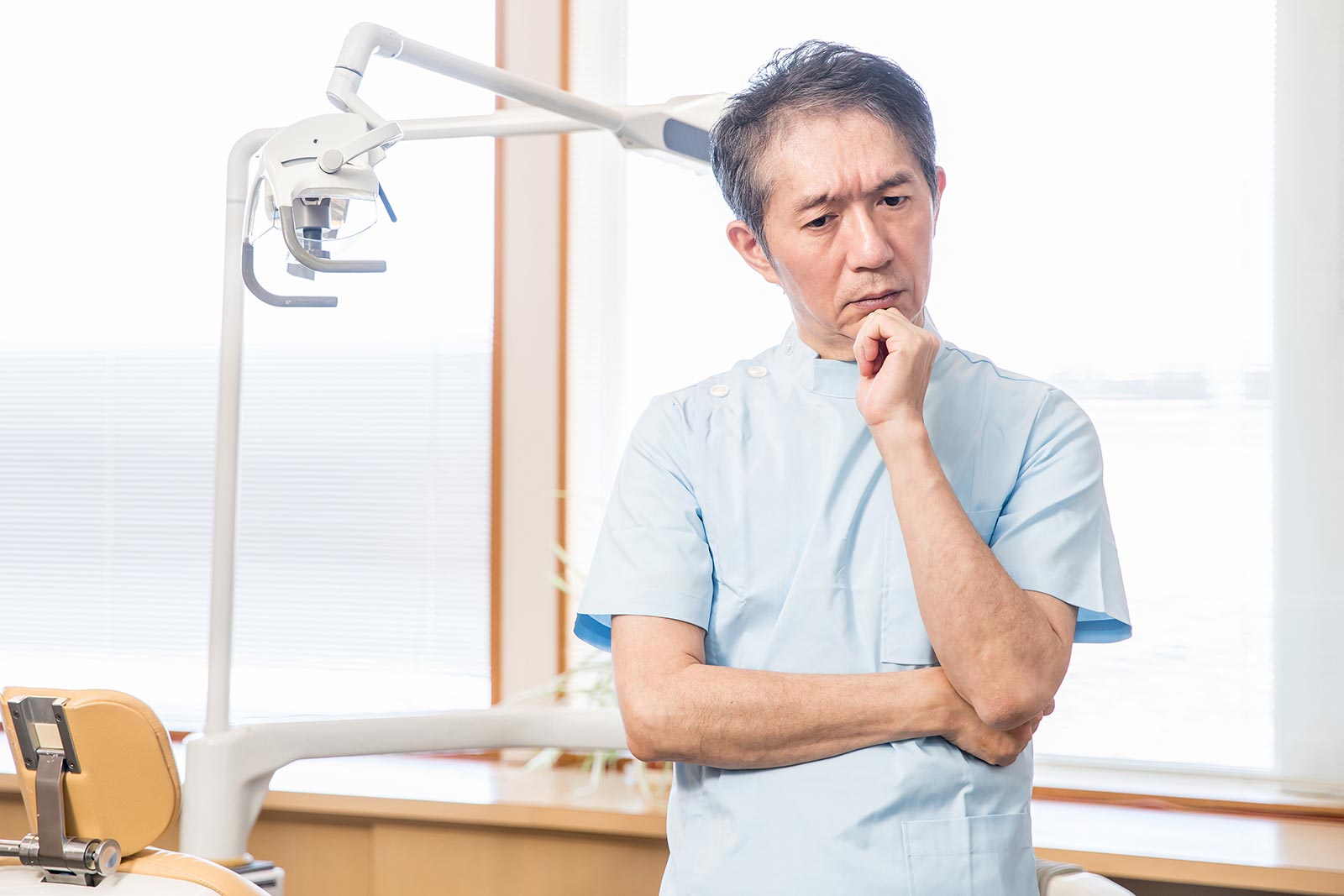 悩んでいる院長先生
