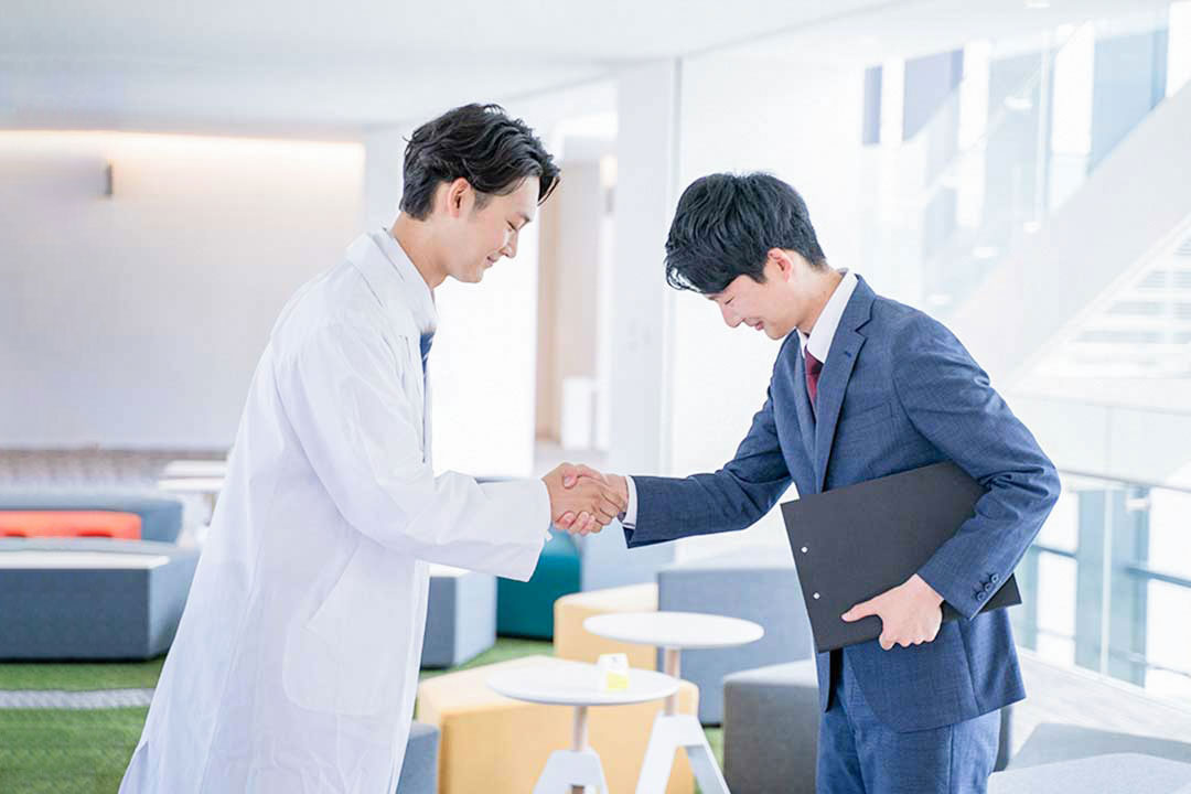 院長と交渉イメージ